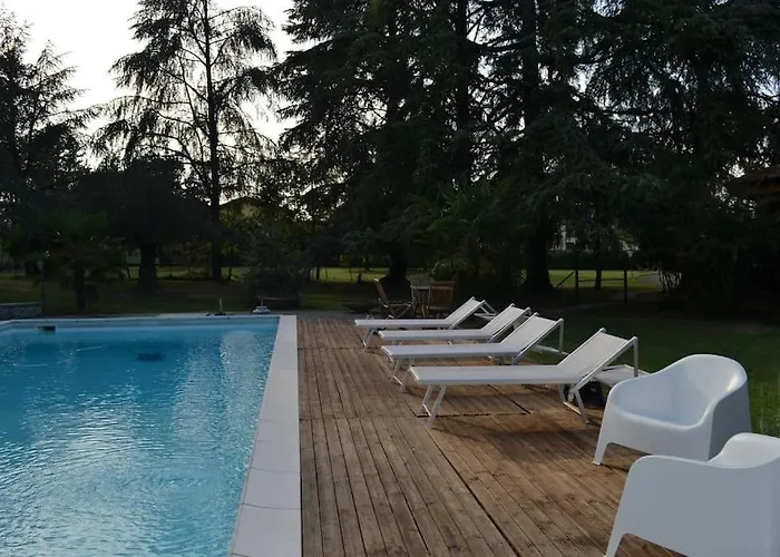 Apartment In Villa La Carruba