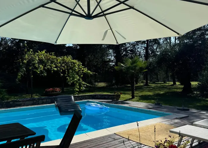 Apartment In Villa La Carruba
